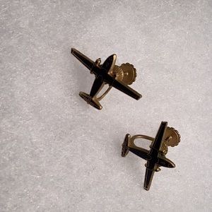 Vintage black enamel airplane earrings with screw backs.